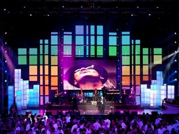 Full Color SMD 5050 Transparent Led Display 711 Pixels / M2 Density 1R1G1B P37.5