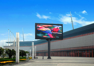 Iron Full Color Video Curved Led Display Screen 5000K P20 2R1G1B IP65 220V / 50Hz