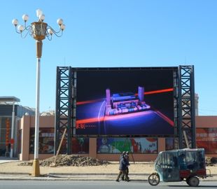 Iron Full Color Video Curved Led Display Screen 5000K P20 2R1G1B IP65 220V / 50Hz